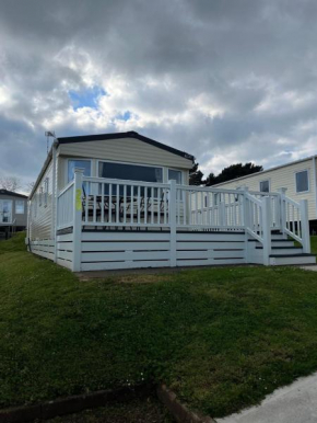 Lovely 3 bedroom caravan to rent in the lovely Hoburne Devon Bay